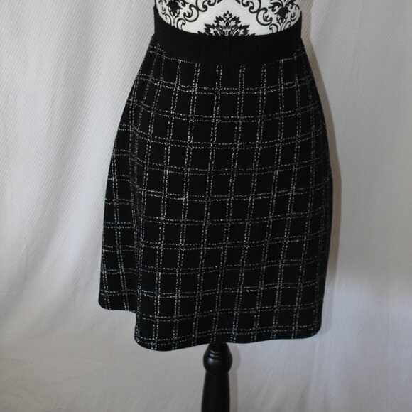 Gilli Dresses & Skirts - SKIRT by Gilli Black Formal Plaid Elastic Waist Size S Small Pre-Loved